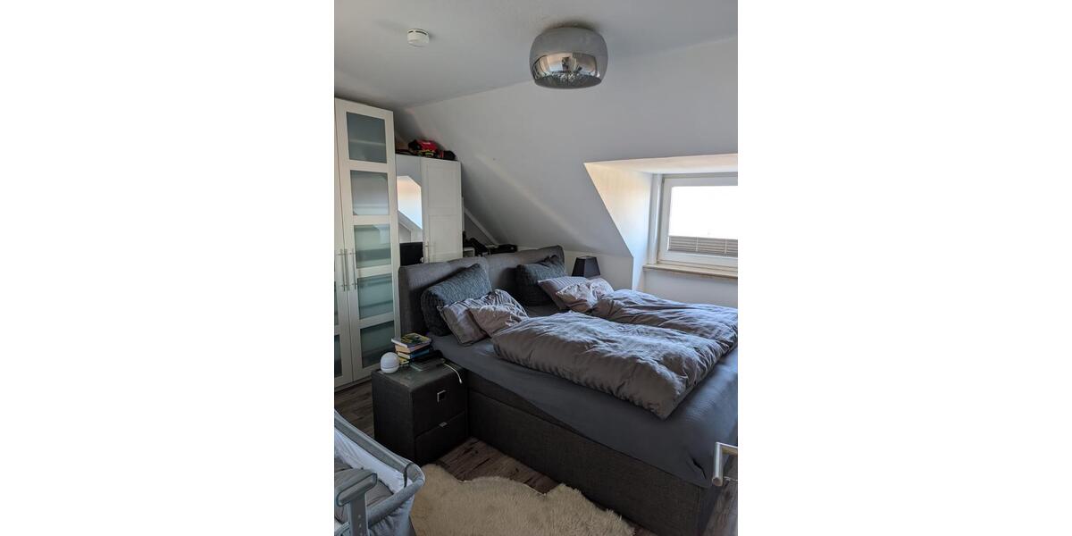 Dachgeschoßwohnung Essen Stadtbezirk III - 4 Zimmer, 93 m&sup2;, 1.300&euro; | Angebot:24803203