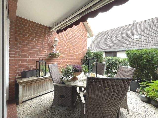Vermietungsangebot für eine Doppelhaushälfte mit großer Terrasse, eigenem Gartenteil und einem Carport Platz in 21629 Neu Wulmstorf