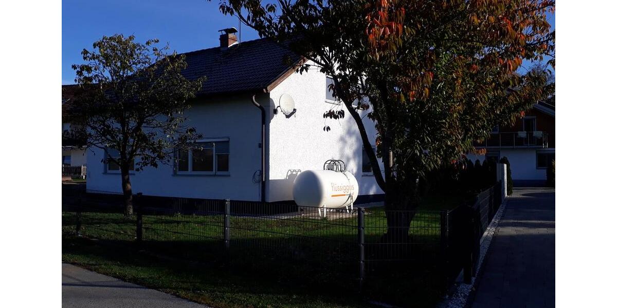 Einfamilienhaus Winzer - 6 Zimmer, 140 m&sup2;, 1.100&euro; | Angebot:24890663