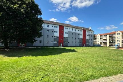 Großzügig geschnittene 2,5-Zi.-Wohnung im Erdgeschoss mit Balkon! 3 zimmer