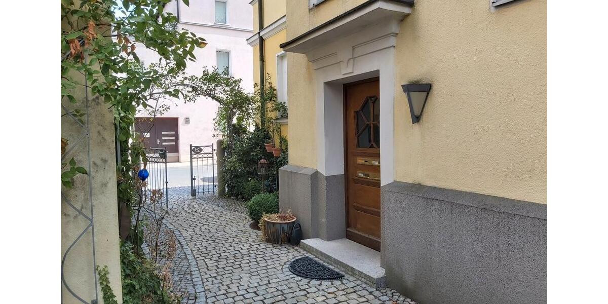 Etagenwohnung Weiden in der Oberpfalz - 4 Zimmer, 110 m&sup2;, 1.200&euro; | Angebot:26521936