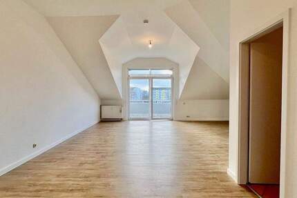 Wo Licht, Weite und Ruhe zuhause sind: Traumhafte 3-Zi-DG-Wohnung in Rumpenheim 3 zimmer