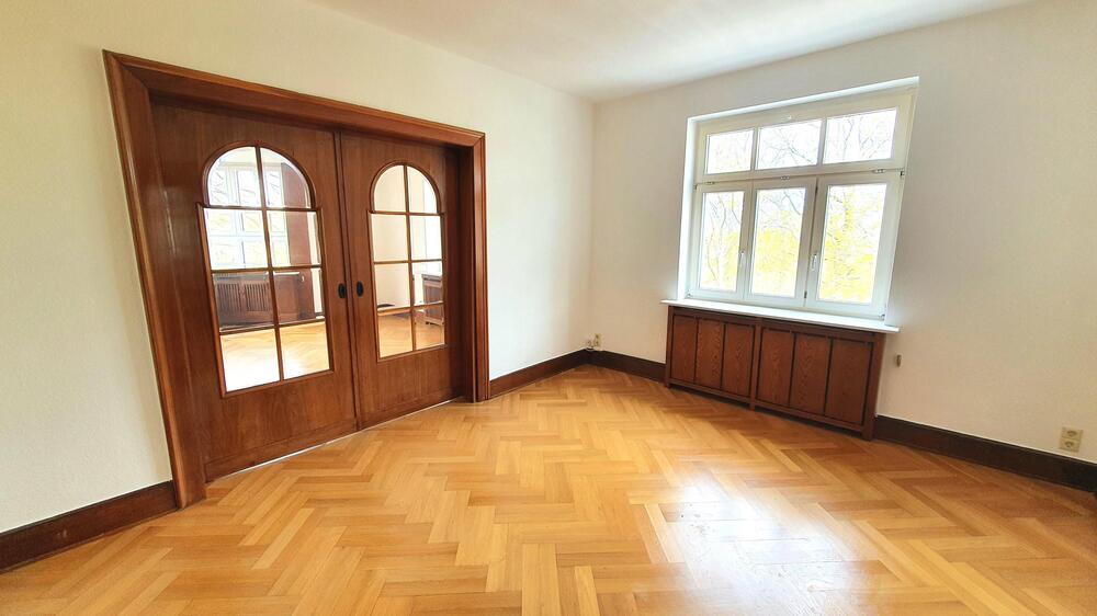 Exklusive 5-Zimmer-Wohnung in schöner Villa. Mit eigenem Gartenbereich und Garage. 5 zimmer