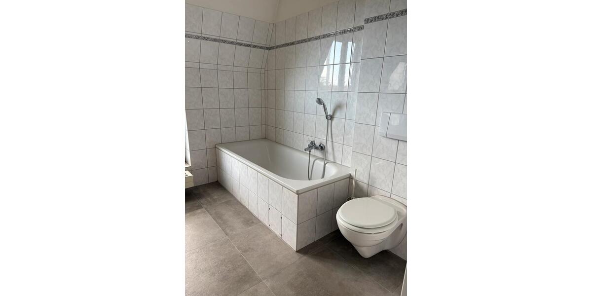 Dachgeschoßwohnung Delmenhorst Düsternort - 4 Zimmer, 121 m&sup2;, 1.000&euro; | Angebot:26603464