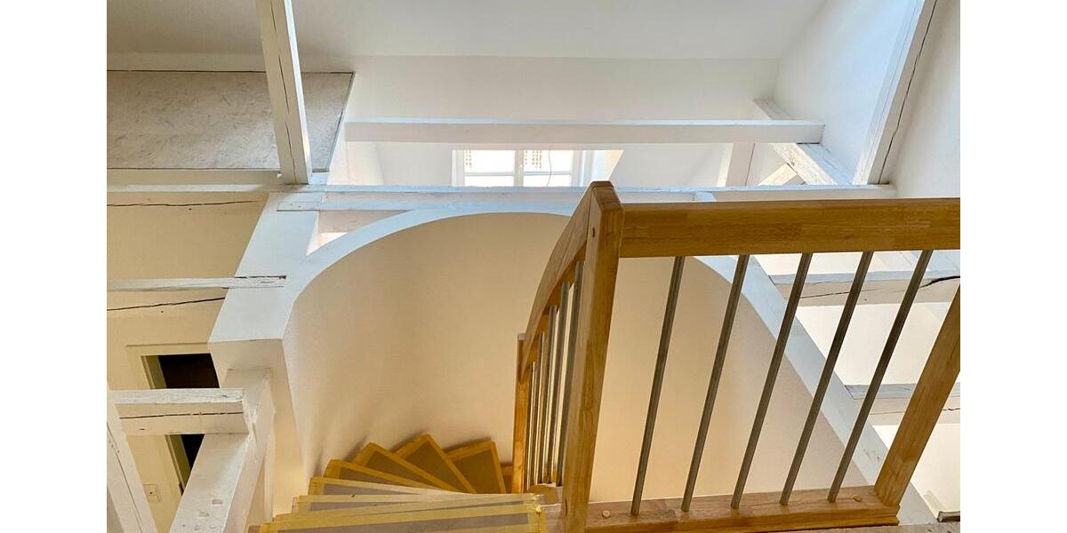 132 qm Dachgeschosswohnung mit besonderem Flair - Fahrstuhl im Haus 4 zimmer