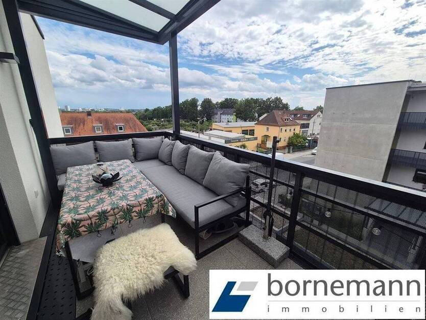 Stadtnah + grün! Ganz oben! Neuwertige 3-Zimmer-Wohnung mit Südwestbalkon + TG!