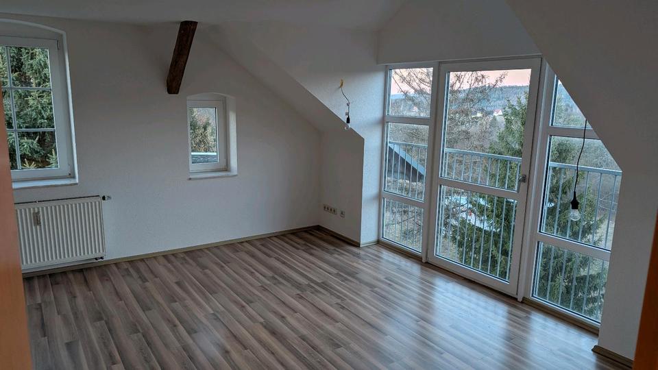 Dachgeschoßwohnung Königstein - 3 Zimmer, 95 m&sup2;, 990&euro; | Angebot:25340937