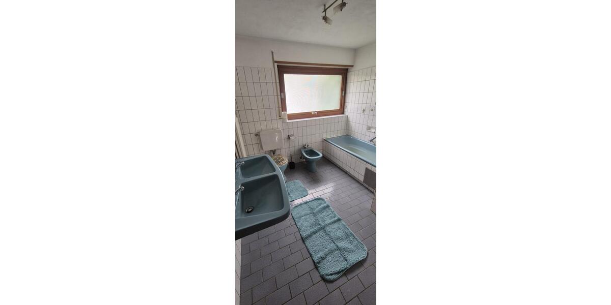 Erdgeschoßwohnung Schefflenz - 4 Zimmer, 200 m&sup2;, 5.000&euro; | Angebot:24525199