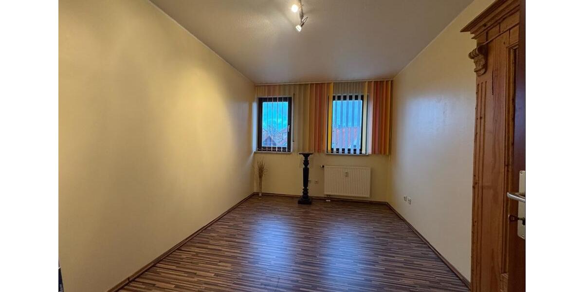 Dachgeschoßwohnung Fürth Eigenes Heim - 4 Zimmer, 126 m&sup2;, 1.350&euro; | Angebot:23780723