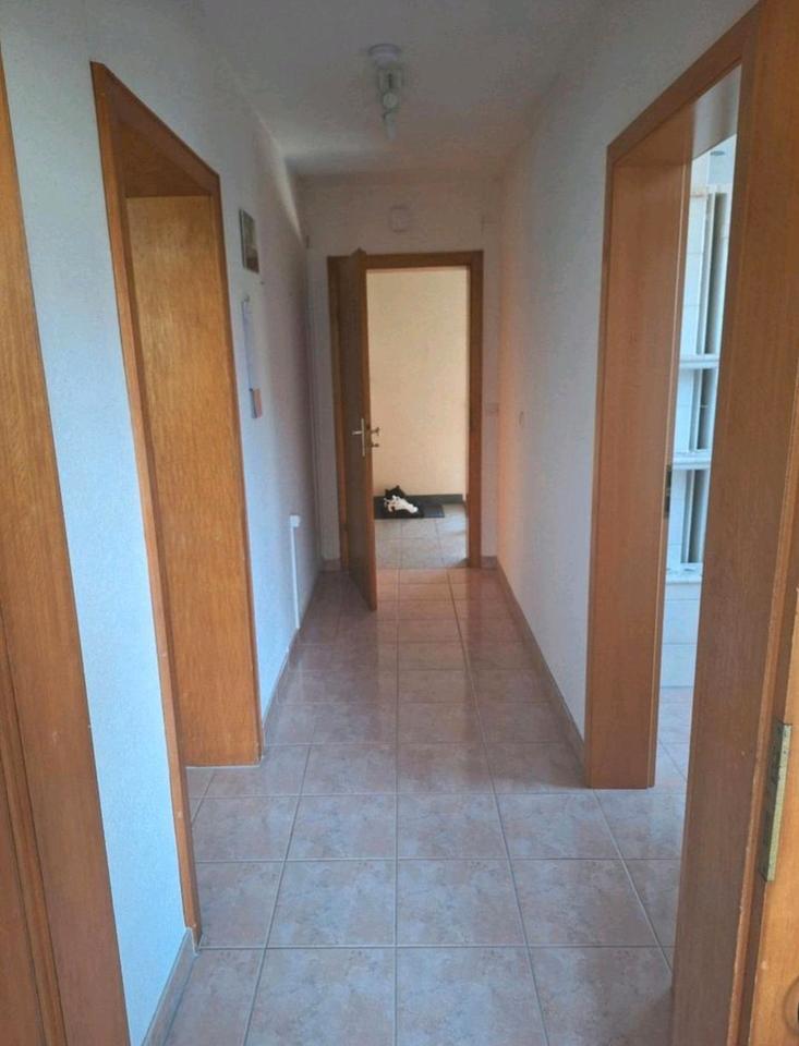 Helle 2-Zimmer-Wohnung mit Einbauküche zimmer