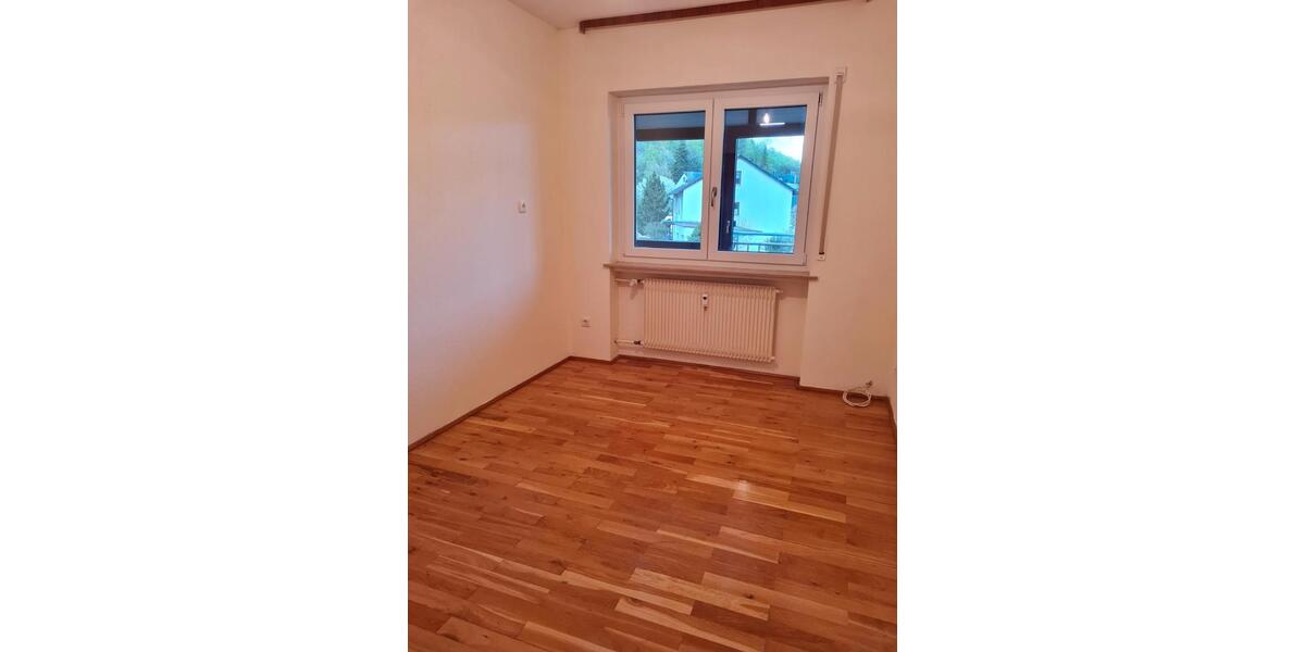 Etagenwohnung Hammelburg - 5 Zimmer, 100 m&sup2;, 900&euro; | Angebot:26424282