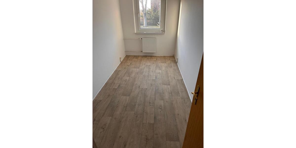 Hochparterre Gingst - 4 Zimmer, 71 m&sup2;, 345&euro; | Angebot:26085760
