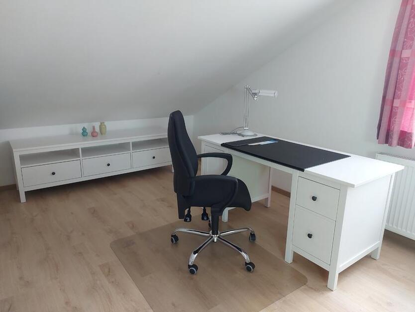 Möblierte DG-Wohnung in NeustadtWN