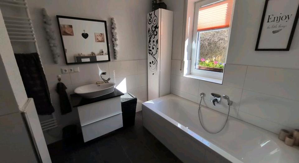Erdgeschoßwohnung Bad Neustadt an der Saale - 4 Zimmer, 92 m&sup2;, 1.050&euro; | Angebot:26704325