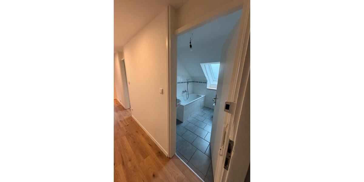 Dachgeschoßwohnung Nürnberg Altenfurt - 3 Zimmer, 75 m&sup2;, 1.200&euro; | Angebot:26049421