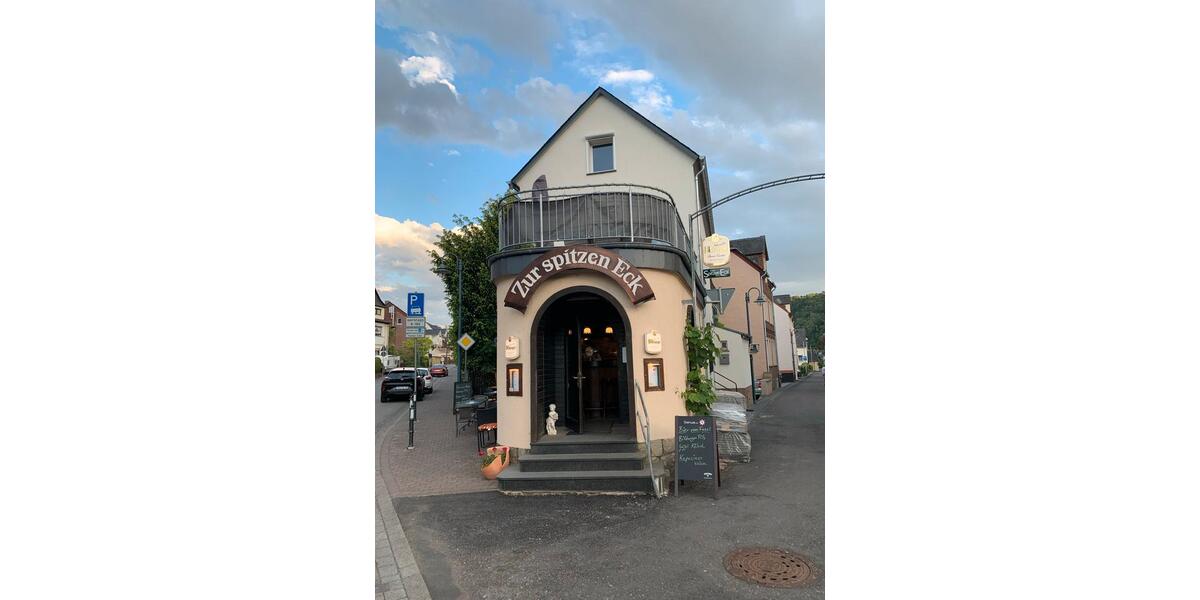 Ab sofort zu vermieten LokalKneipe mit schöner Wohnung in Bullay zimmer