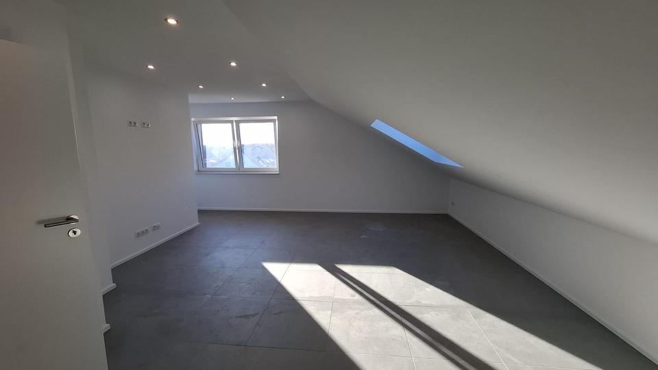 Gehobene Dachgeschosswohnung im zentraler Lage von Dingden 2 zimmer