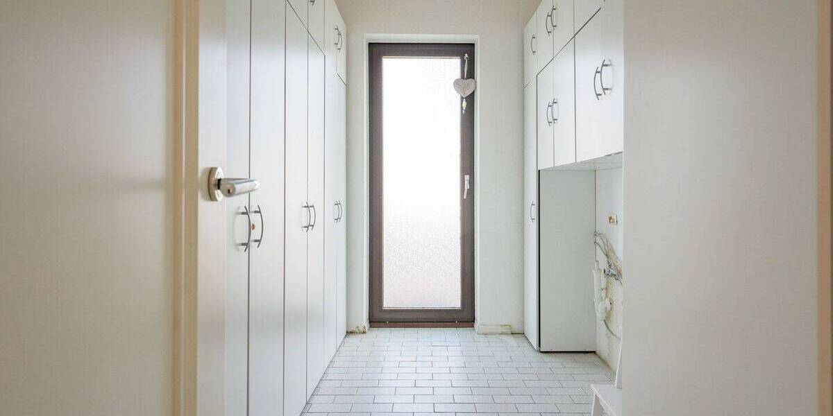 Randgebiet Düsseldorf: Wunderschöne 2,5 Zimmer-Penthousewohnung mit umlaufender Dachterrasse! 2 zimmer