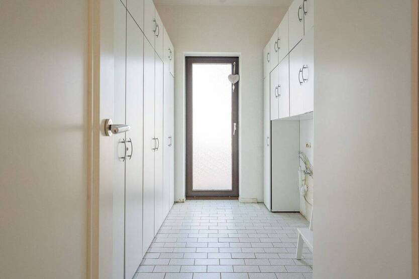 Randgebiet Düsseldorf: Wunderschöne 2,5 Zimmer-Penthousewohnung mit umlaufender Dachterrasse! 2 zimmer