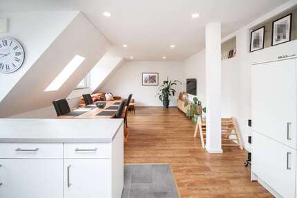 Wohnung Oberndorf - 4 Zimmer, 105 m&sup2;, 930&euro; | Angebot:27111026