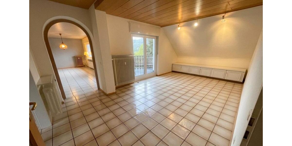 Dachgeschoßwohnung Trier Nord - 2 Zimmer, 94 m&sup2;, 890&euro; | Angebot:26105478
