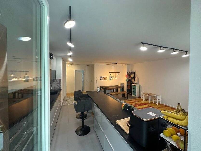 Vollmöblierte 3-Zimmer-Wohnung mit EBK, Terrasse, TG-Stellplatz & E-Ladesäule - ideal für Familien! 3 zimmer