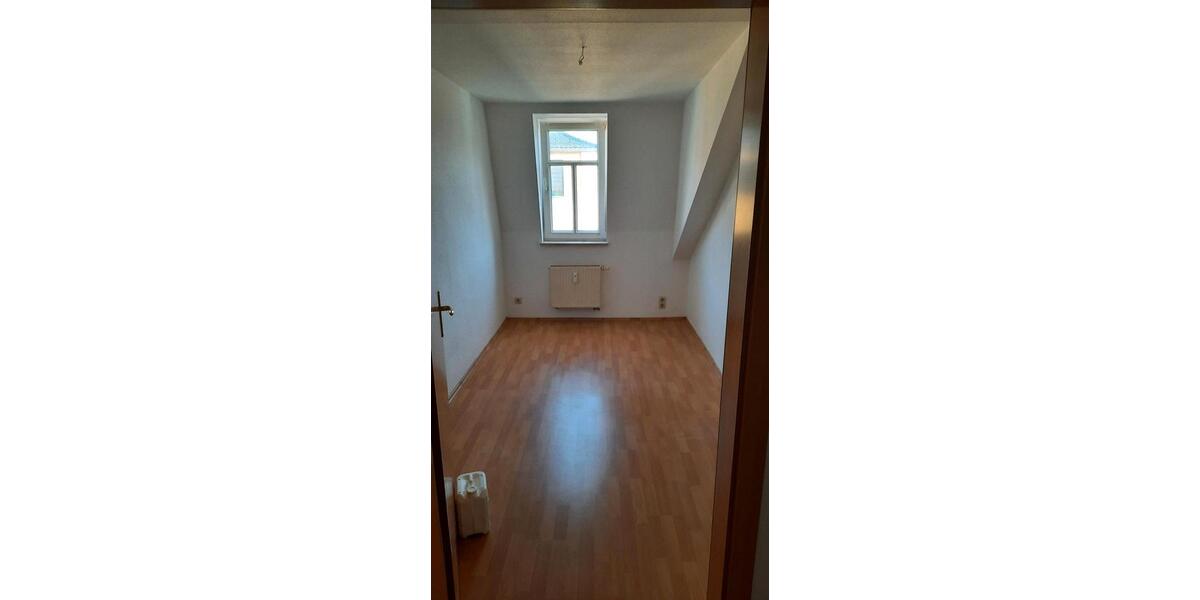 Dachgeschoßwohnung Meerane - 3 Zimmer, 80 m&sup2;, 360&euro; | Angebot:25810289