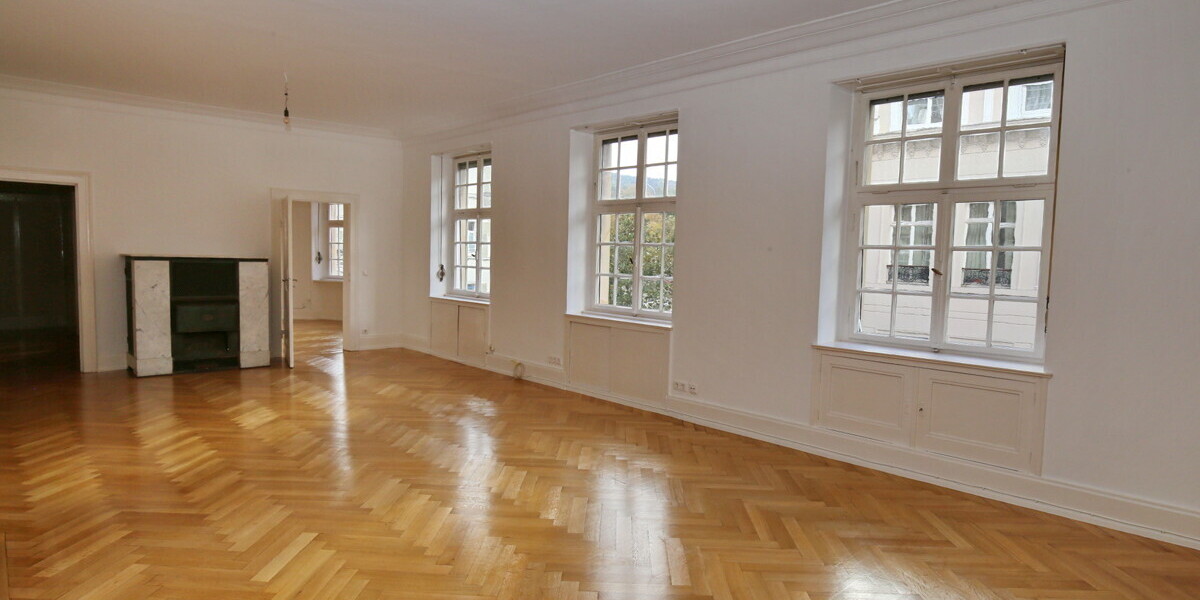*** Altbauetage mit 210m² im Stadtzentrum *** 6 zimmer