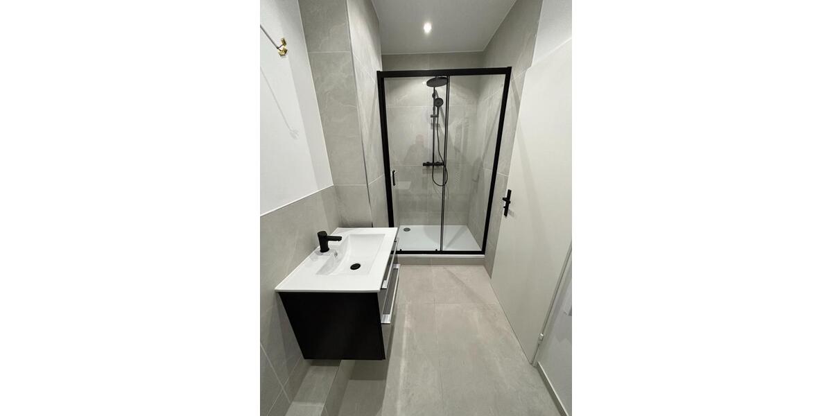 Zentrale 2-Zimmer-Wohnung mit neuem Bad und ruhigem Balkon 2 zimmer