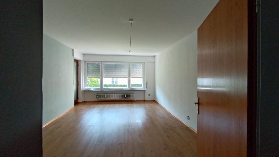 3.5-Zimmer-Wohnung (105m², OG) mit EBK zimmer
