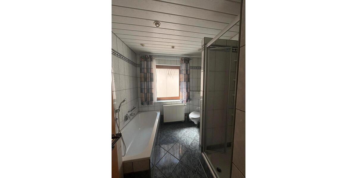 Etagenwohnung Eltmann - 6 Zimmer, 160 m&sup2;, 1.200&euro; | Angebot:26395880