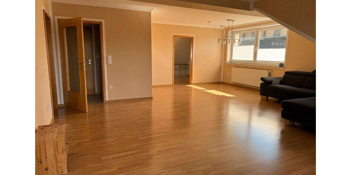 Dachgeschoßwohnung Altenbeken - 4 Zimmer, 118 m&sup2;, 980&euro; | Angebot:25656564