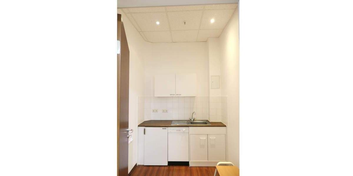 Gewerbeobjekt Nürnberg Wetzendorf - 6 Zimmer, 182 m&sup2;, 2.200&euro; | Angebot:23954300