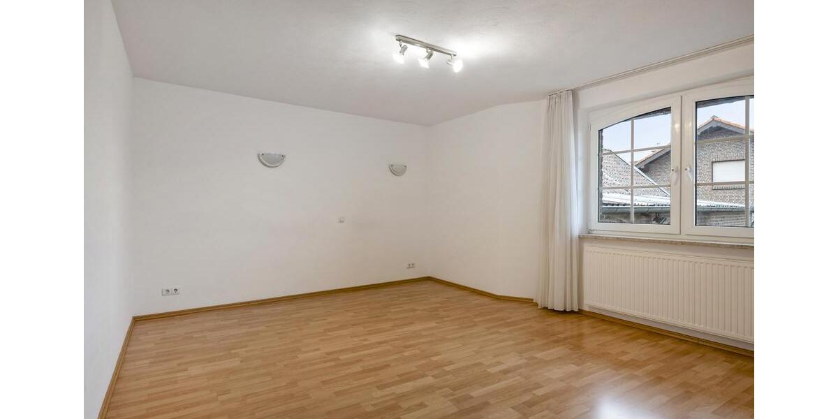 Einfamilienhaus Gangelt - 6 Zimmer, 220 m&sup2;, 2.400&euro; | Angebot:25160824