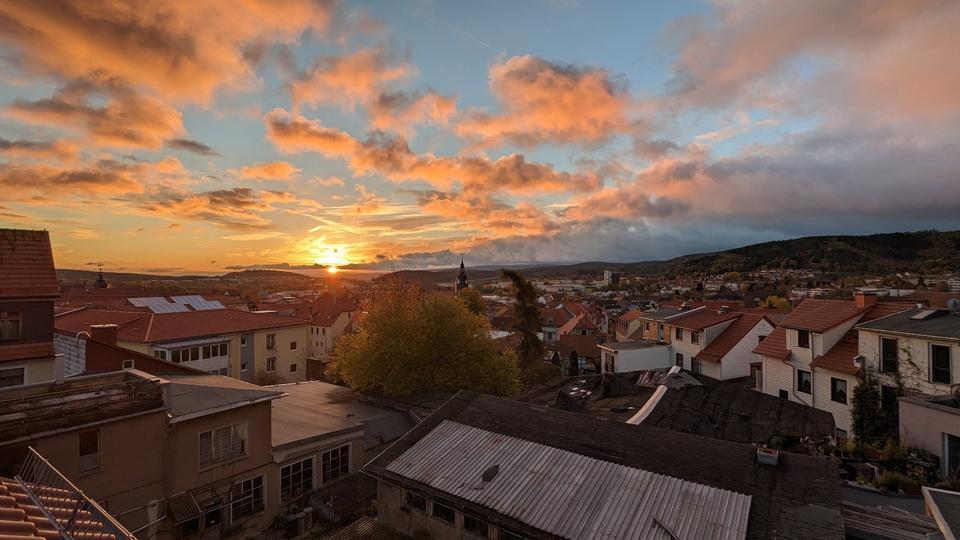 Zentrale 69qm 3-Raum DG-Wohnung mit tollem Ausblick über Ilmenau