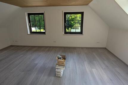 Renovierte 2,5-Zimmer Dachgeschosswohnung in Lürschau 2 zimmer