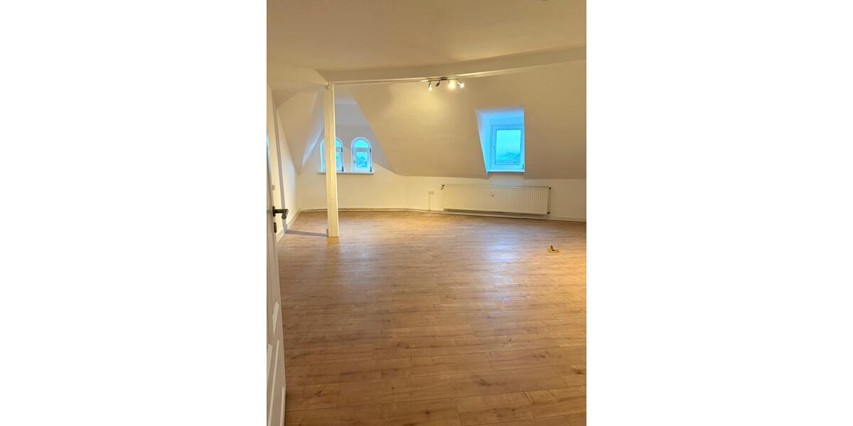 Dachgeschoßwohnung Nienburg (Weser) - 3 Zimmer, 98 m&sup2;, 790&euro; | Angebot:24314044