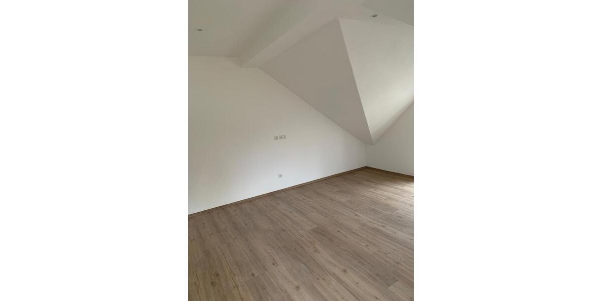 Dachgeschoßwohnung Gummersbach Berstig Süd - 4 Zimmer, 78 m&sup2;, 860&euro; | Angebot:26686425
