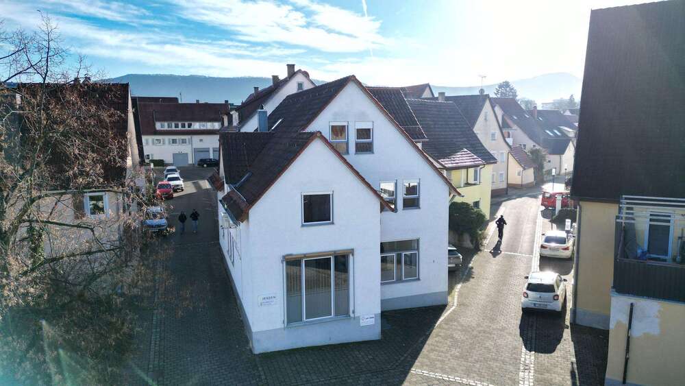 Wohnung zum Mieten in Metzingen 1.200 € 123.07 m² 5 zimmer