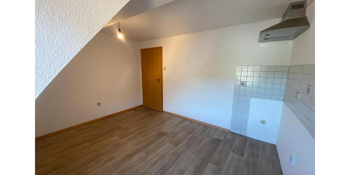 Dachgeschoßwohnung Eschwege - 2 Zimmer, 55 m&sup2;, 400&euro; | Angebot:26125460