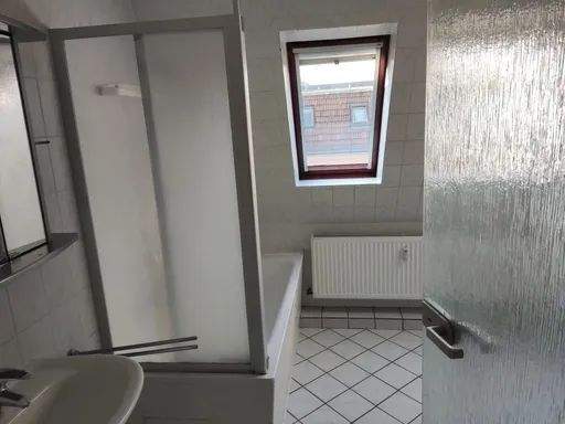 Etagenwohnung Berlin Tegel - 2 Zimmer, 100 m&sup2;, 1.400&euro; | Angebot:26718094
