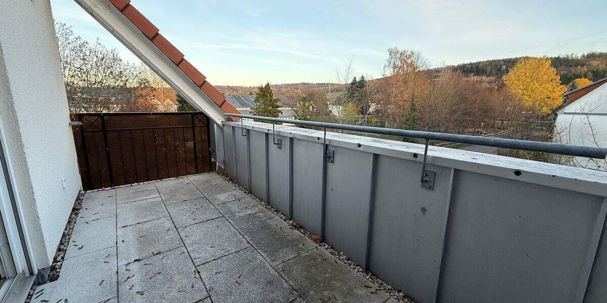DG-Whg. mit ausgebautem Dachspitz - großer Balkon - EBK mögl. 3 zimmer