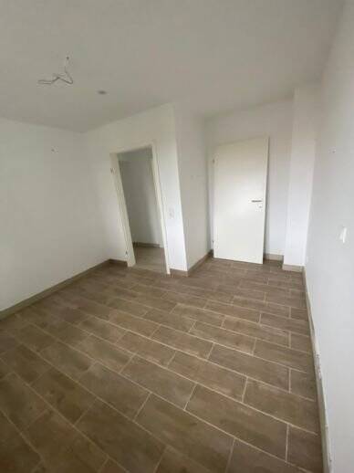 Etagenwohnung Troisdorf - 3 Zimmer, 80 m&sup2;, 1.300&euro; | Angebot:19323682