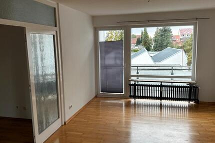 Freundliche geräumige 3 Zimmer Wohnung zimmer