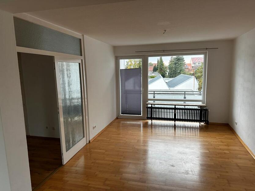 Freundliche geräumige 3 Zimmer Wohnung zimmer