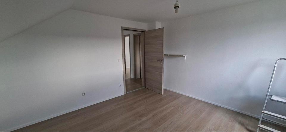 Dachgeschoßwohnung Poppenricht - 3.5 Zimmer, 85 m&sup2;, 760&euro; | Angebot:25856496