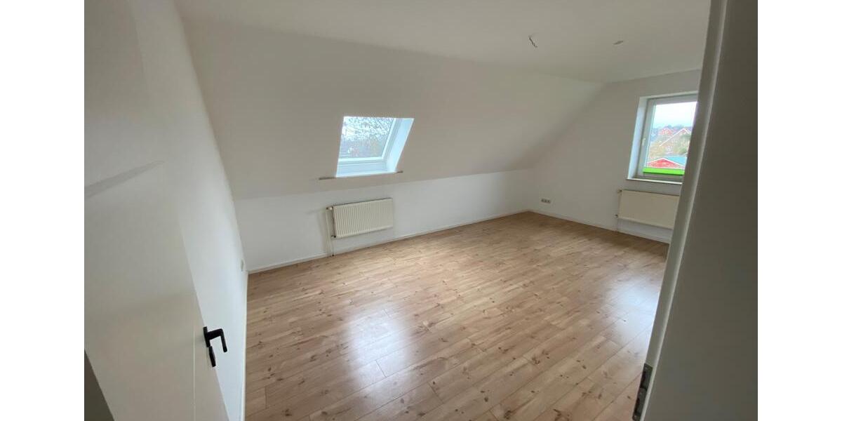 Dachgeschoßwohnung Hohenfelde - 4 Zimmer, 95 m&sup2;, 1.300&euro; | Angebot:25976380