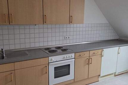 Sehr ruhige, geräumige 2,5-Zimmer-Wohnung mit Einbauküche im Herzen von Rottenburg zu vermieten. 2 zimmer