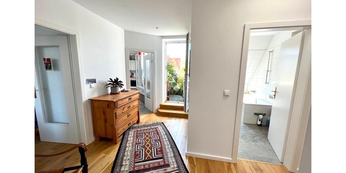 Dachgeschoßwohnung Berlin Mitte - 3 Zimmer, 75 m&sup2;, 1.300&euro; | Angebot:24495840