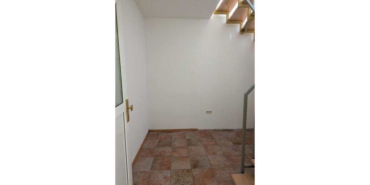 Etagenwohnung Grettstadt - 4 Zimmer, 85 m&sup2;, 600&euro; | Angebot:25415204